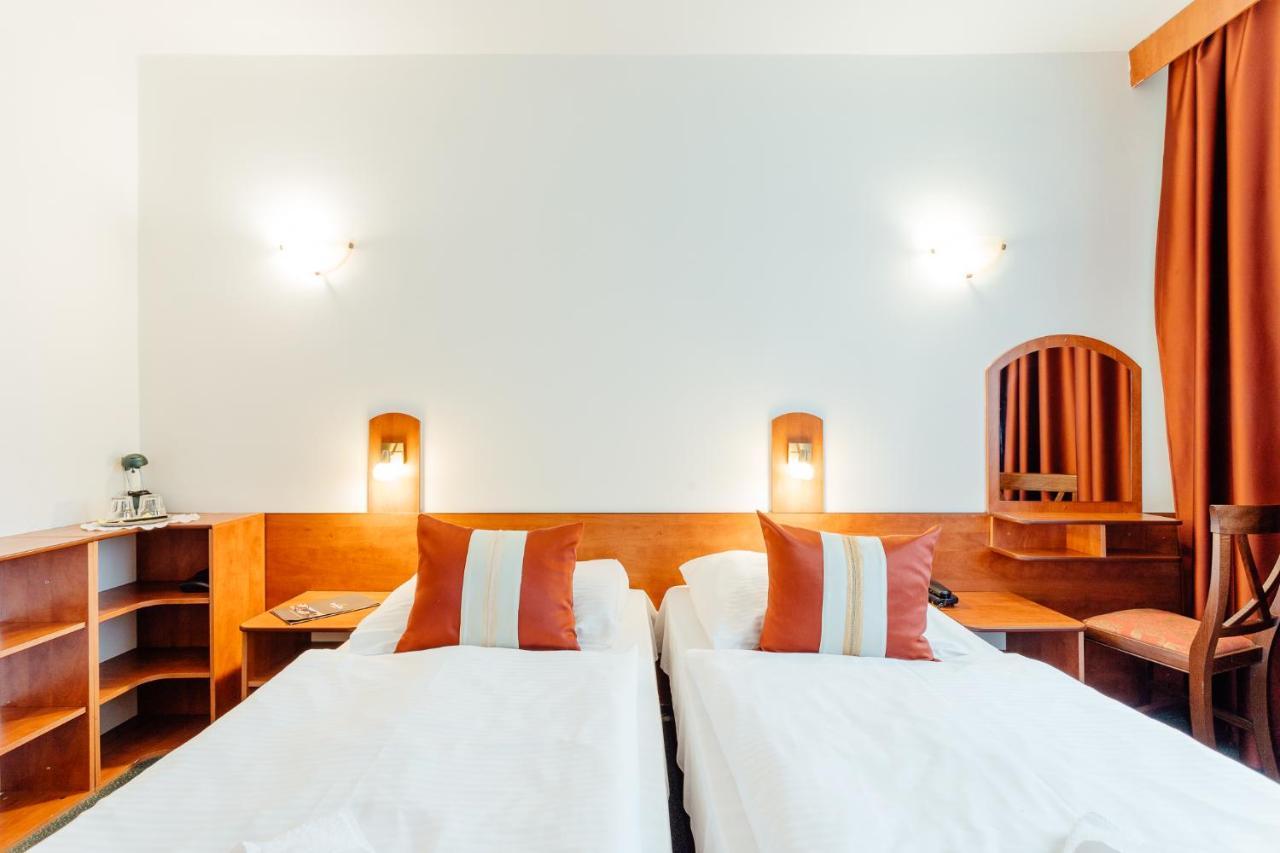 Hotel Sachticka Banská Bystrica Exteriör bild